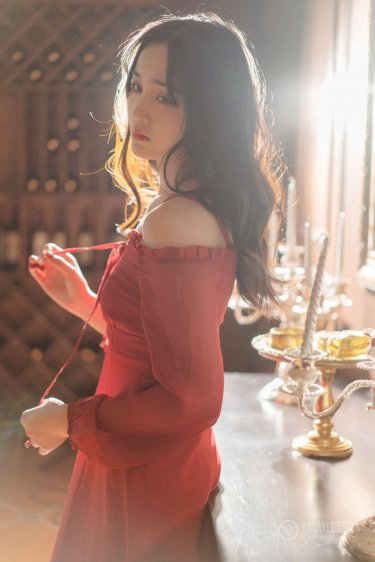 扒开屁股眼夹东西小说